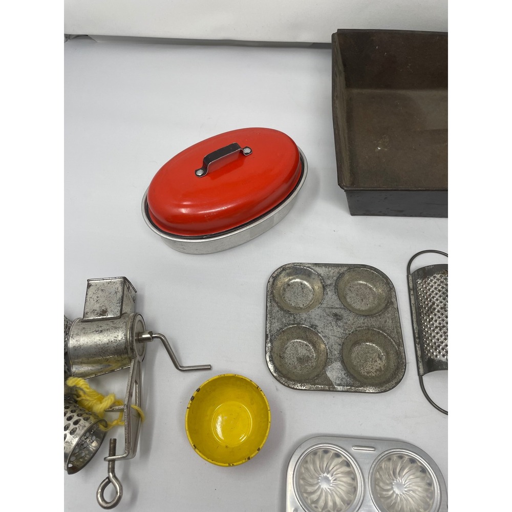 Vintage Toy Kitchenware Lot – Mid Century Metal & Enamel Play Cooking Tools Pans - Picture 6 of 6